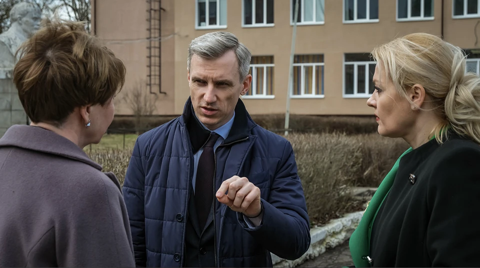 Василий Анохин поручил отремонтировать общежитие смоленского лицея Кирилла и Мефодия. Фото: пресс-служба администрации области.