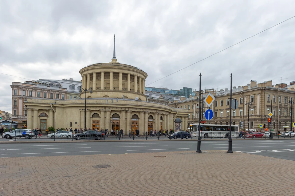 Метро площадь восстания