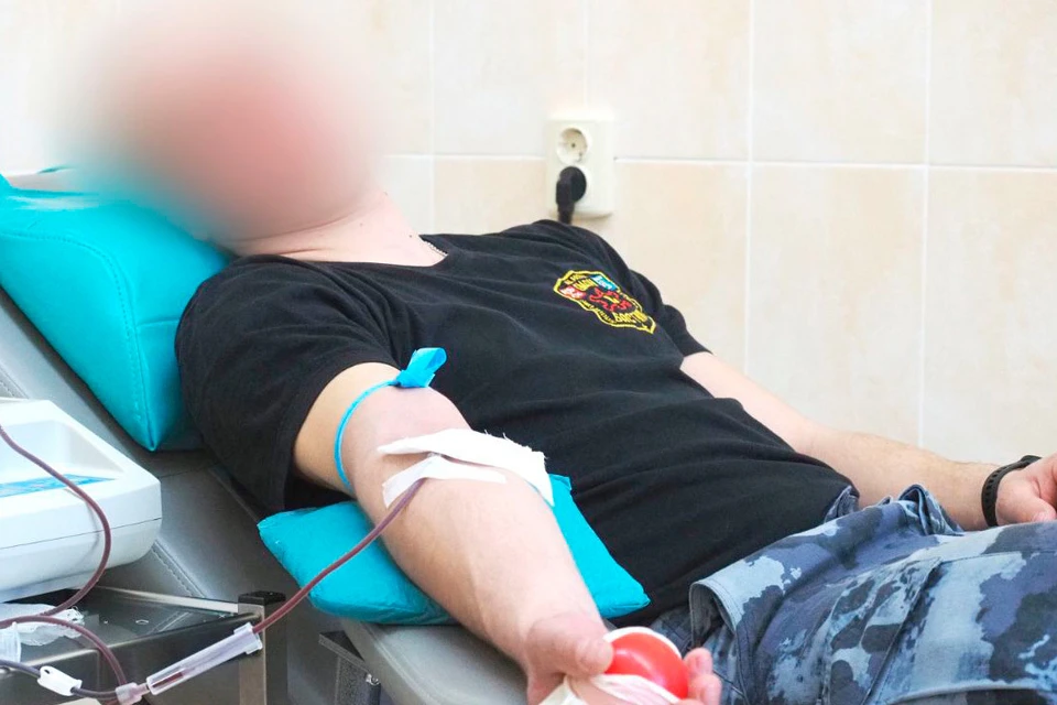 Омоновцы сдали 5,5 литров крови для онкоцентра. Фото: t.me/rosgvard78