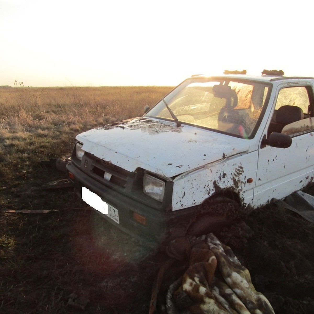 В Самарской области подростки угнали чужой автомобиль и застряли в грязи -  KP.RU