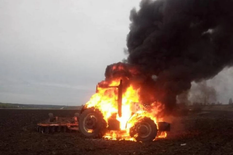 В деревне Малое Панарино сгорел трактор