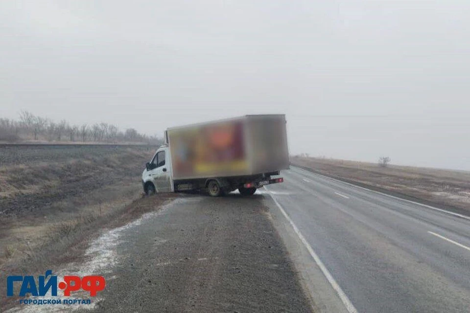 Сотрудники ГИБДД просят водителей по возможности отказаться от дальних поездок. Фото: Гай.РФ