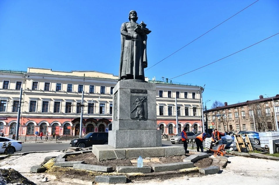 Богоявленская площадь 8 ярославль. Памятник Ярославу мудрому Ярославль. Памятник князю Ярославу мудрому в Ярославле. Памятник Ярославу мудрому в Ярославле фото. Памятник Ярославу Всеволодовичу.