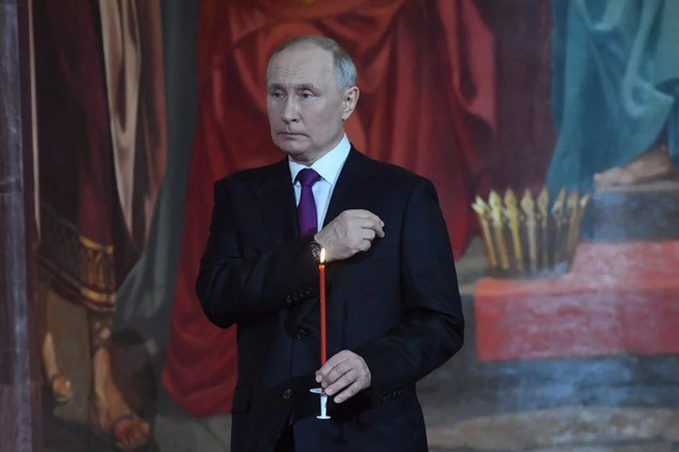 Владимир Путин посетил пасхальное богослужение в кафедральном храме Христа Спасителя в Москве