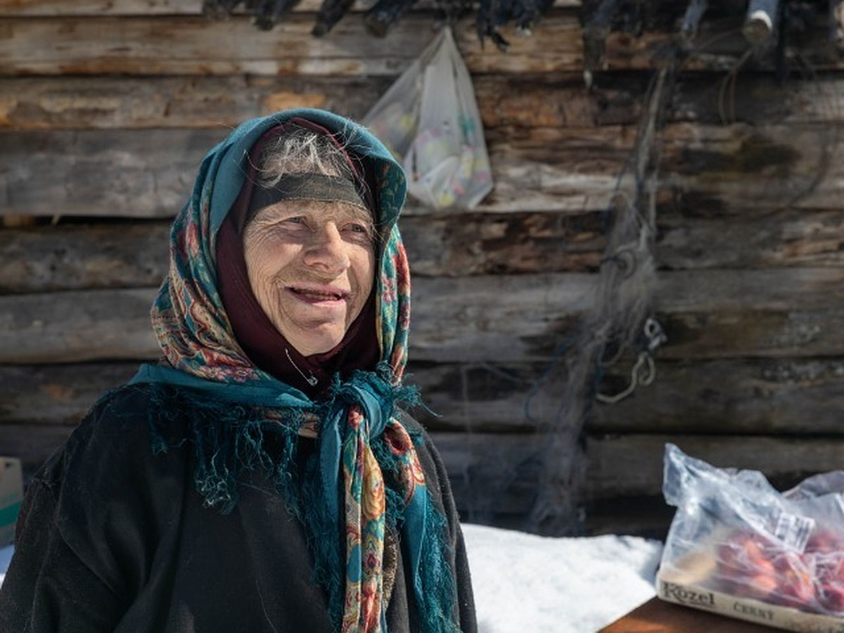 «Проснулись медведи, кругом следы. А она одна»: перед днем рождения  отшельница Агафья Лыкова осталась без помощника - KP.RU