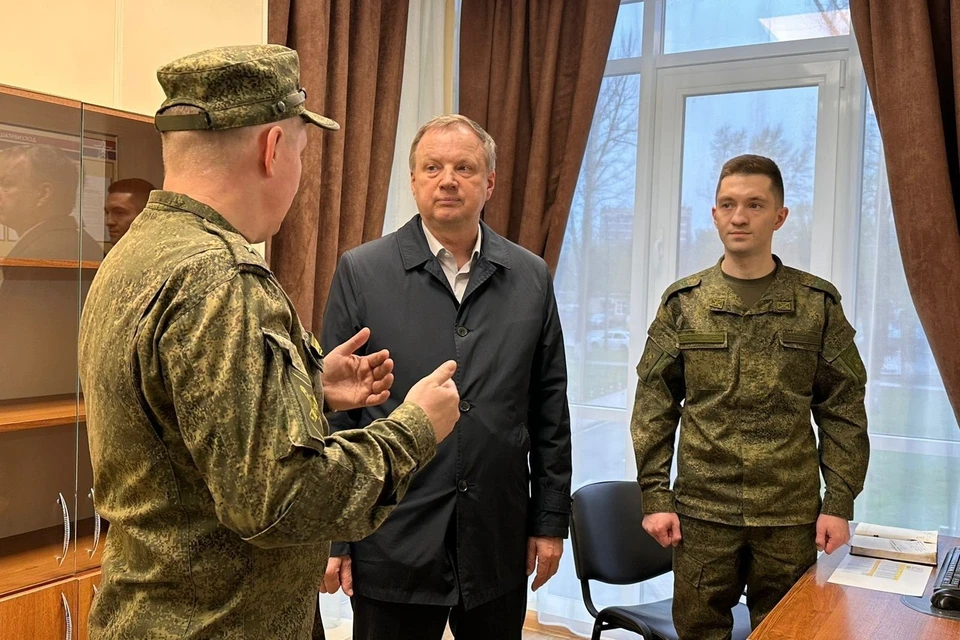 Задача специалистов пункта отбора - максимально упростить процедуру оформления документов