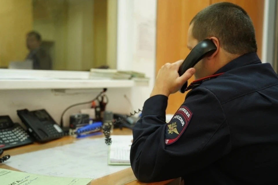 На поведение агрессивного вооруженного мужчины пожаловались жители Краснодара.