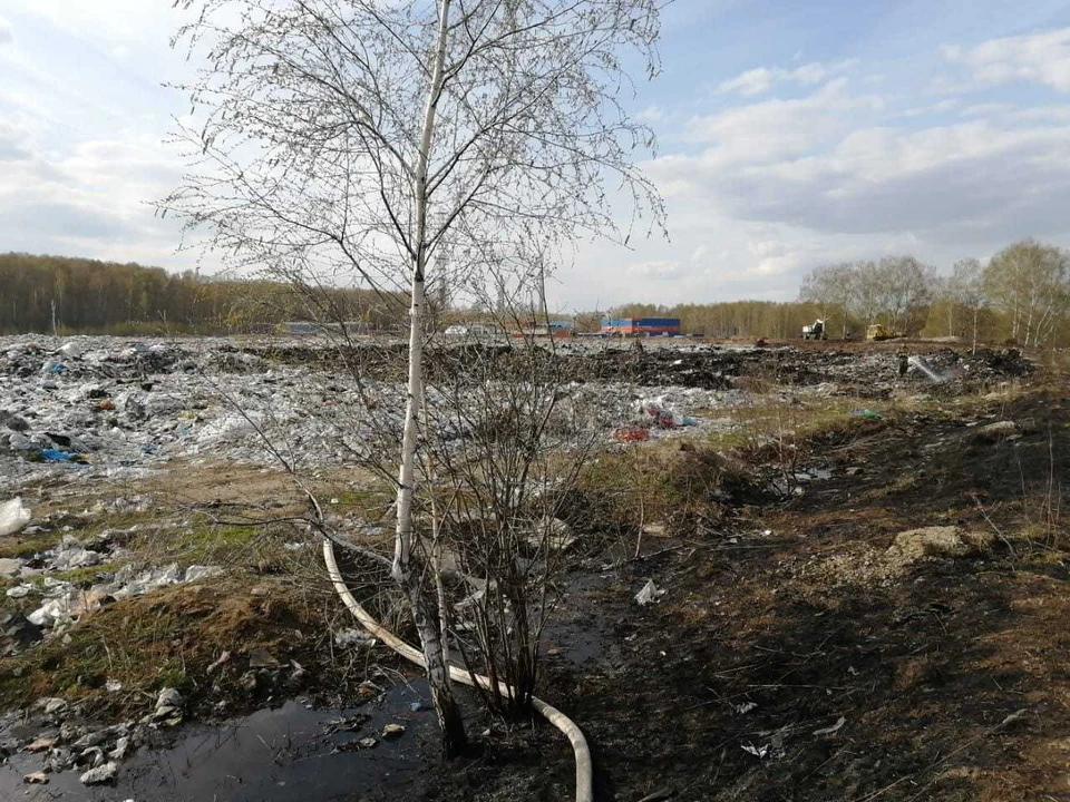 18-19 апреля в очередной раз горели отходы на полигоне на территории бывшего завода «Химволокно» в Рязани.