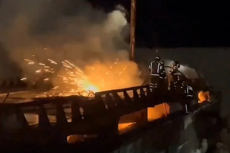 Пожар на рыбном пирсе произошел в Магадане 20 апреля Фото: скриншот из видео