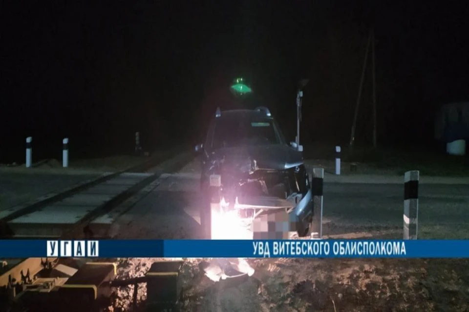 Столкновение легковушки с поездом произошло в Чашникском районе. Фото: телеграм-канал ГАИ Витебской области