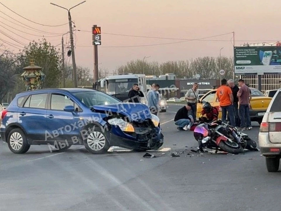 В Туле на Новомосковском шоссе автомобиль Suzuki сбил мотоциклиста