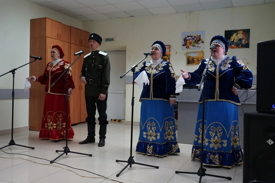Эти коллективы занимаются в ДК поселка Родничный Дол в Переволоцком районе под руководством Алисы Асатрян. Фото: Первый отдел ОКВ