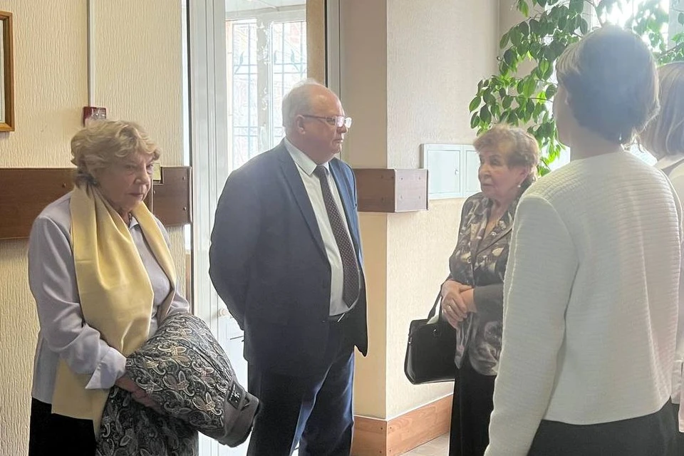 Поддержать Канунникова пришли многочисленные представители районного совета ветеранов
