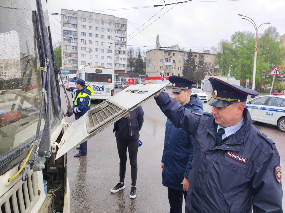 4 автобуса вышли в рейс с неисправным рулевым управлением