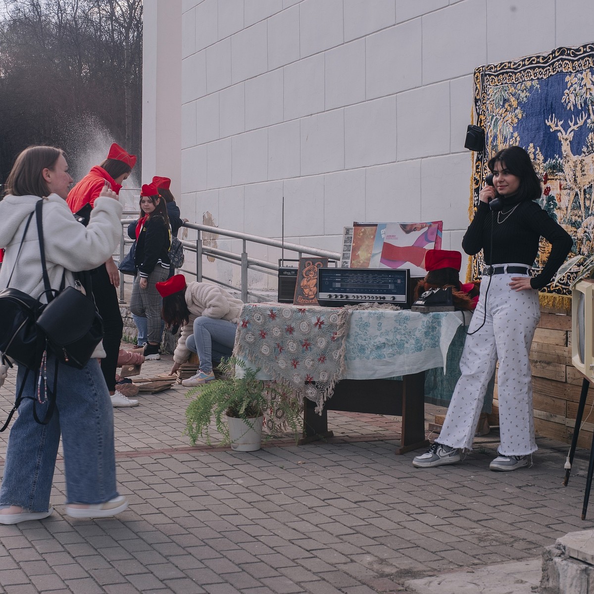 На Первомай владимирцы смогут поиграть в «резиночки» и освоить русские  ремесла - KP.RU