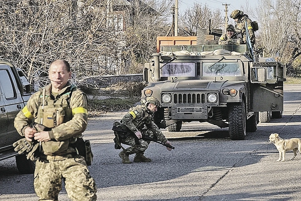 В Херсоне теперь стандартная картина: бравые хлопцы приехали себя показать и деньжат поискать.