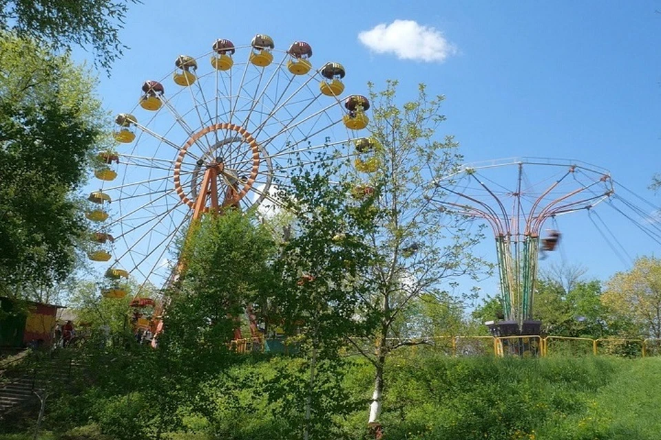 В парке Луганска открылись аттракционы. Фото - администрация Луганска