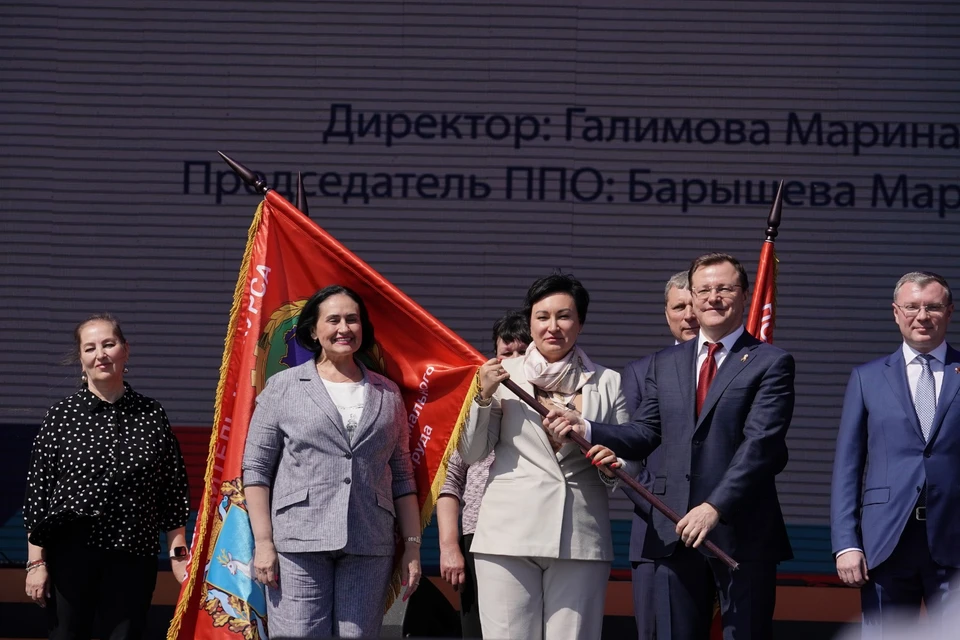 Митинг-концерт прошел на площади Куйбышева.