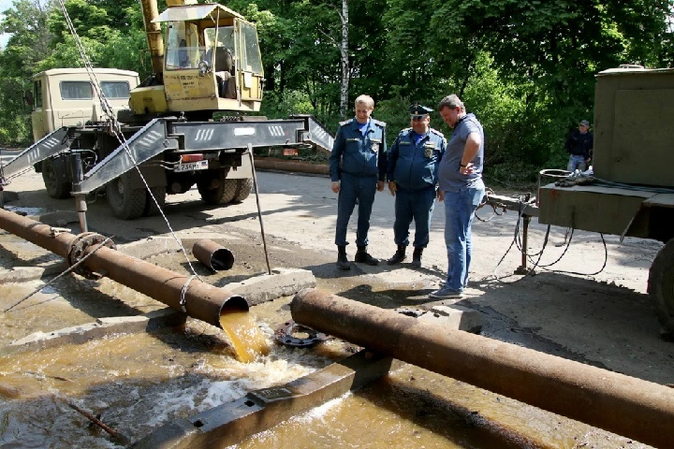 В ДНР наблюдается большая потеря воды из-за изношенности водопроводных сетей (архивное фото). Фото: МЧС ДНР