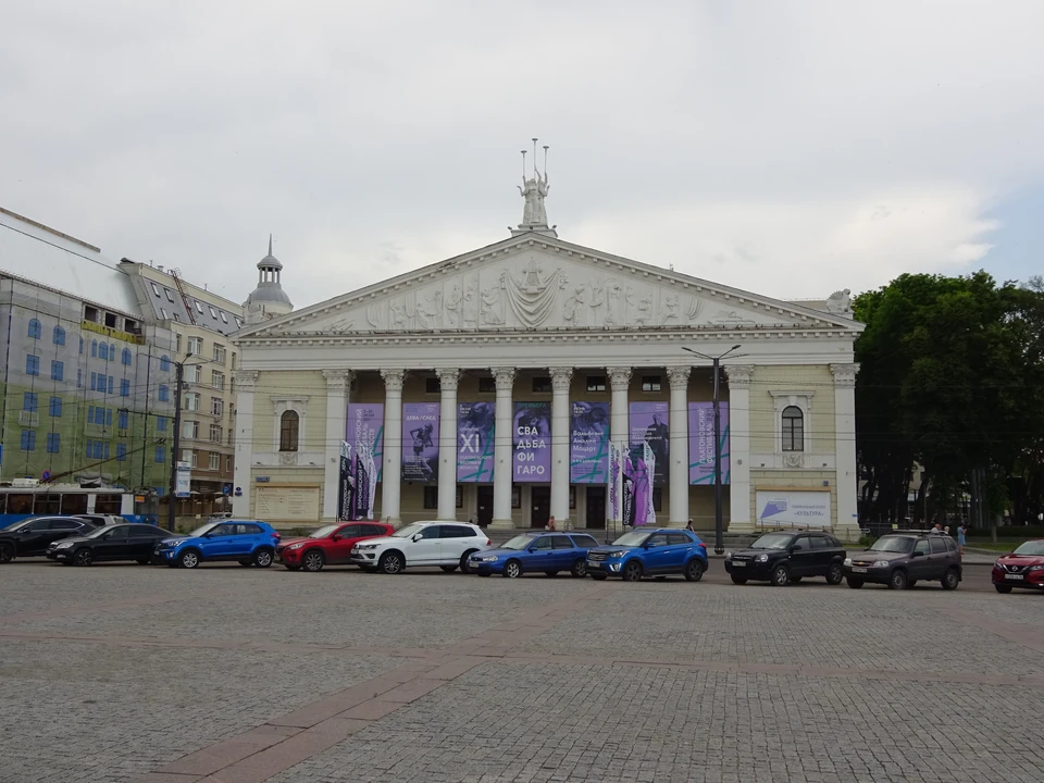 Три вечера подряд в театре оперы и балета пройдут совместные концерты хоров в честь Дня Победы.