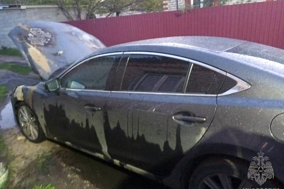 Спасатели потушили горящую иномарку в Грязях
