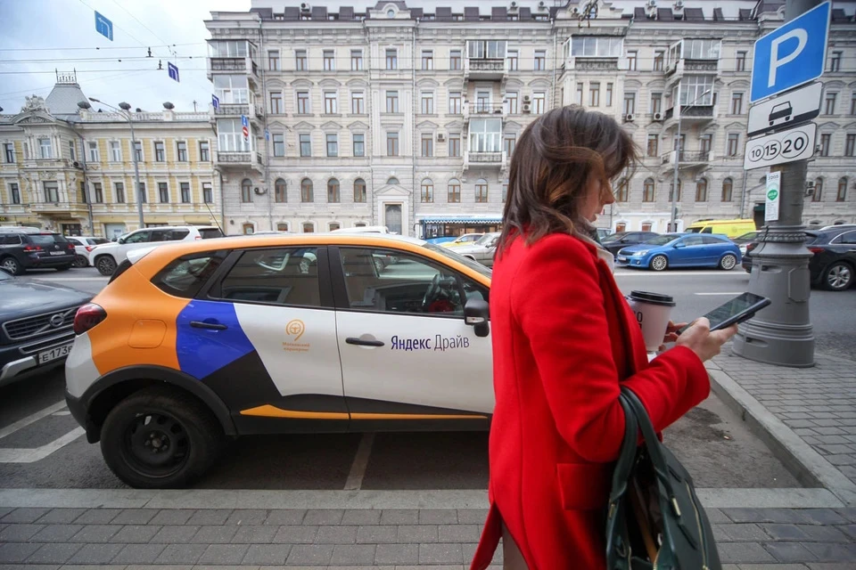 В центре Москвы до 10 мая будет ограничен доступ к сервисам краткосрочной аренды автомобилей. Фото: Сергей Ведяшкин/АГН "Москва"