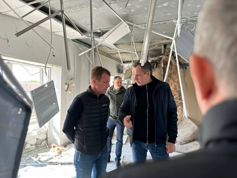 Вячеслав Гладков встретился с предпринимателем из Шебекино, торговый центр которого в очередной раз подвергся обстрелам со стороны Украины.
