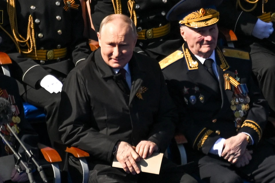 Владимир Путин, выступая на параде в Москве, поздравил граждан России с Днем Победы. Фото Григорий Сысоев/POOL/ТАСС