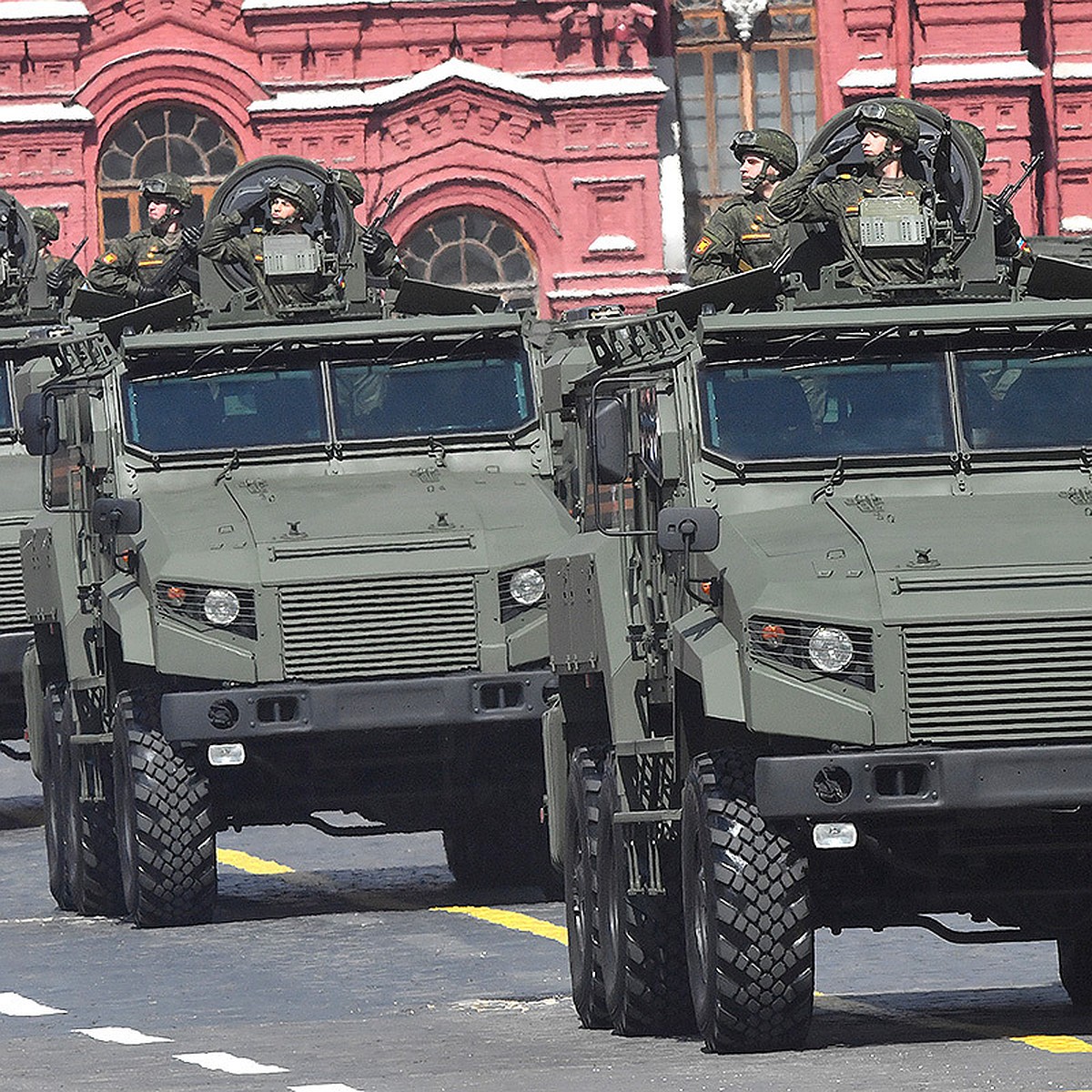 Спартак» и «Ахмат» вместе идут к Победе: какие новинки военной техники  показали на параде Победы в Москве - KP.RU