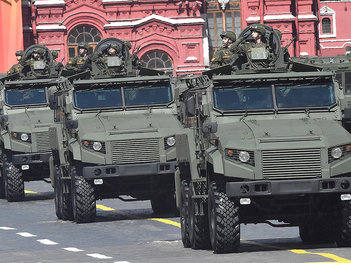 Спартак» и «Ахмат» вместе идут к Победе: какие новинки военной техники  показали на параде Победы в Москве - KP.RU