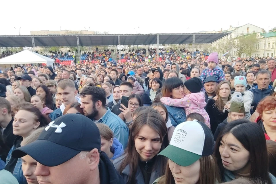 Площадь Ленина смогла вместить 15 тысяч человек