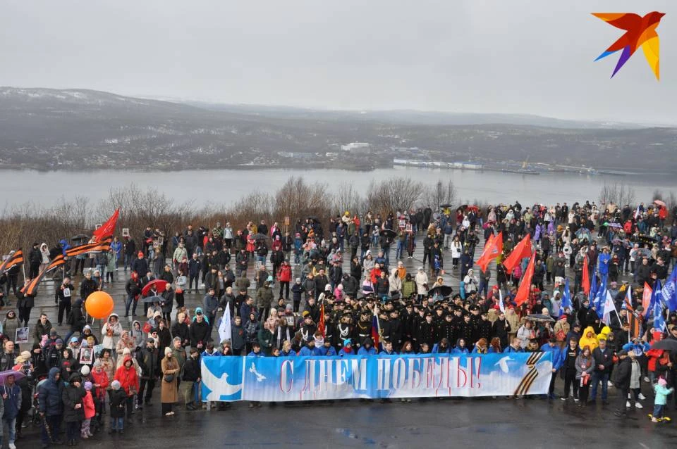 Парад Победы и митинг у "Алеши" посетила 21 тысяч человек.