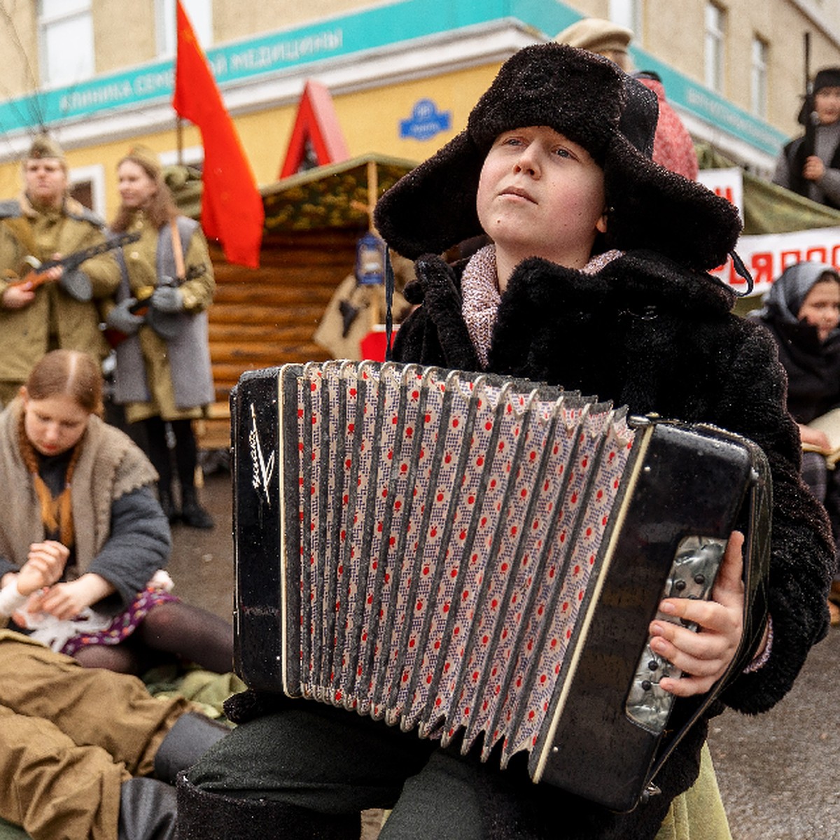 В Мурманске прошел фестиваль национальных культур «Единая дорога на Берлин»  - KP.RU