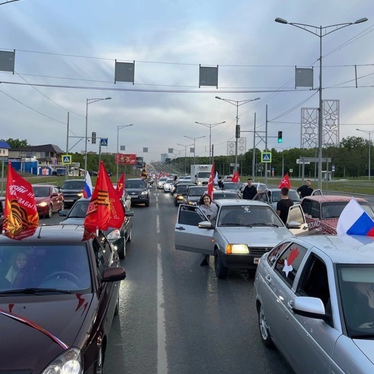 Спасибо, что помните»: в Самаре идет конкурс на самый патриотичный  автомобиль - KP.RU