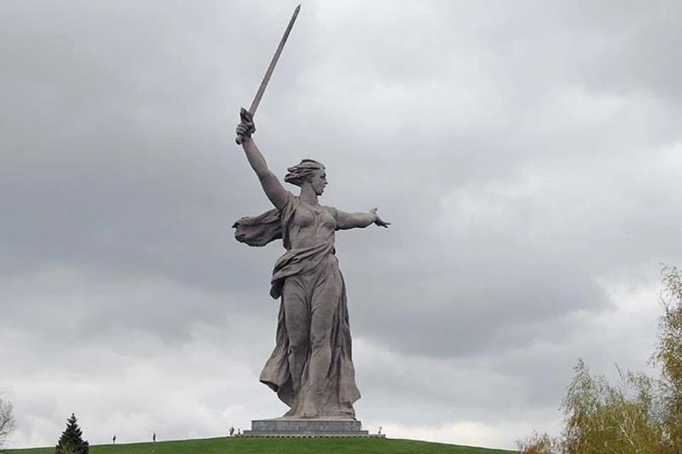 В ответ на памятник сталинградцам в Санкт-Петербурге, волгоградцы установили памятный знак ленинградцам