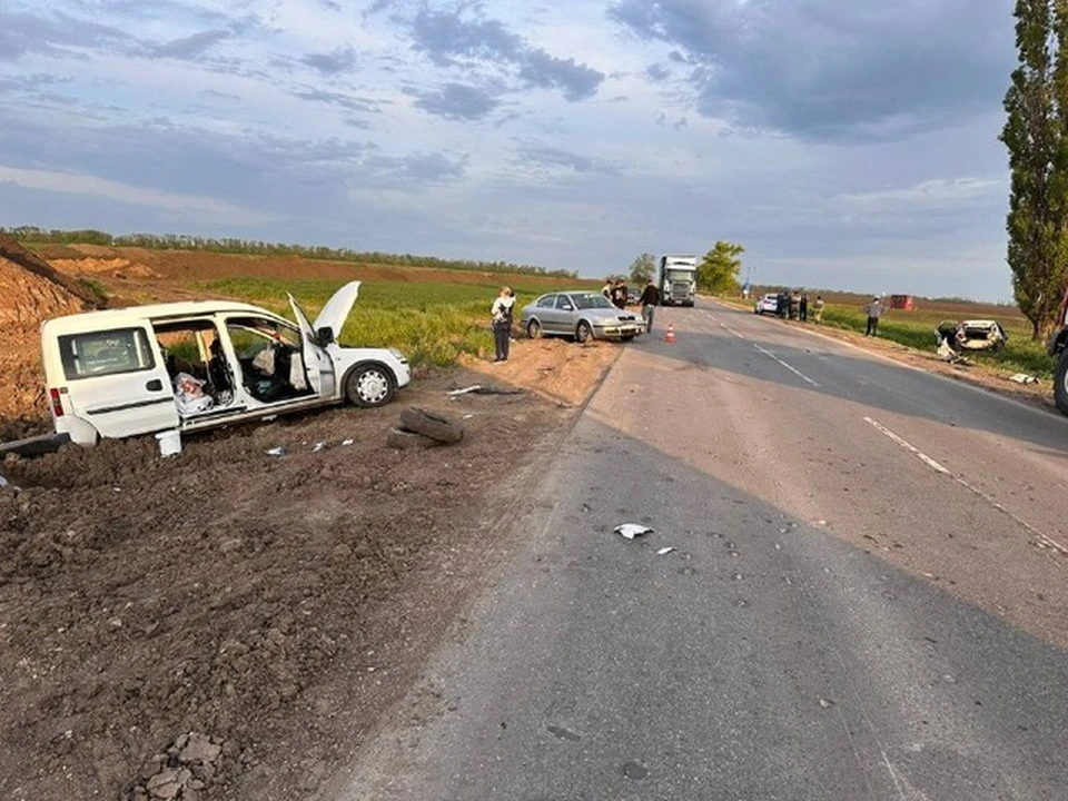 ДТП произошло 14 мая около 17:45 на трассе "Самбек – М. Курган". Фото: УГИБДД по Ростовской области