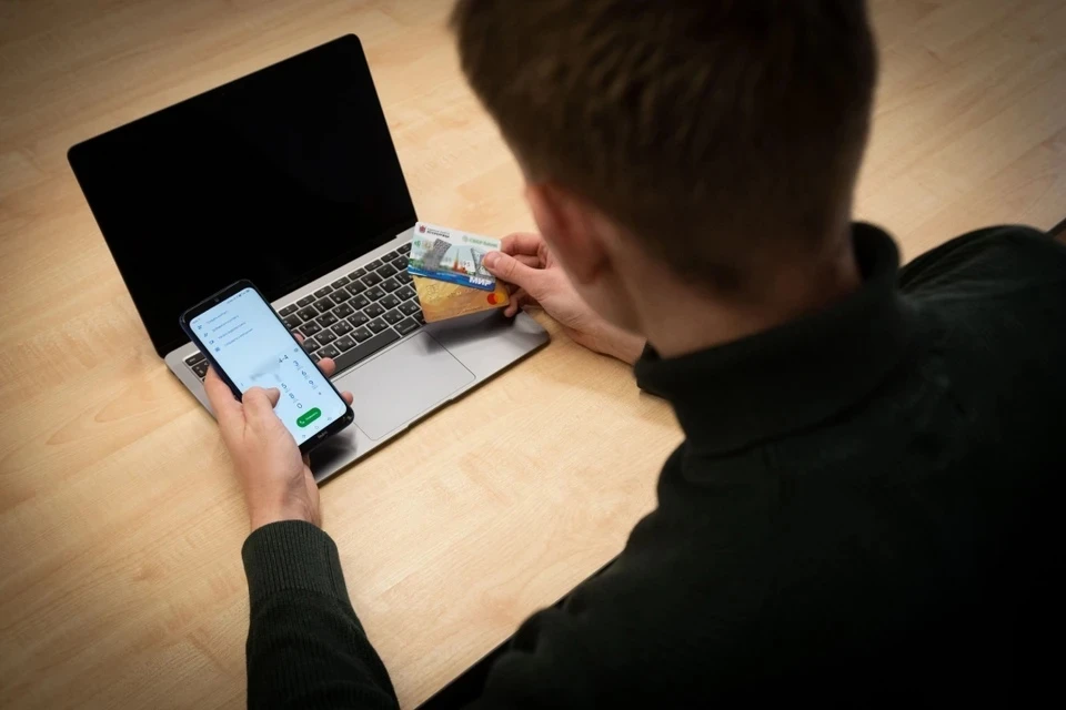 Мошенники обманули мужчину на 490 000 рублей