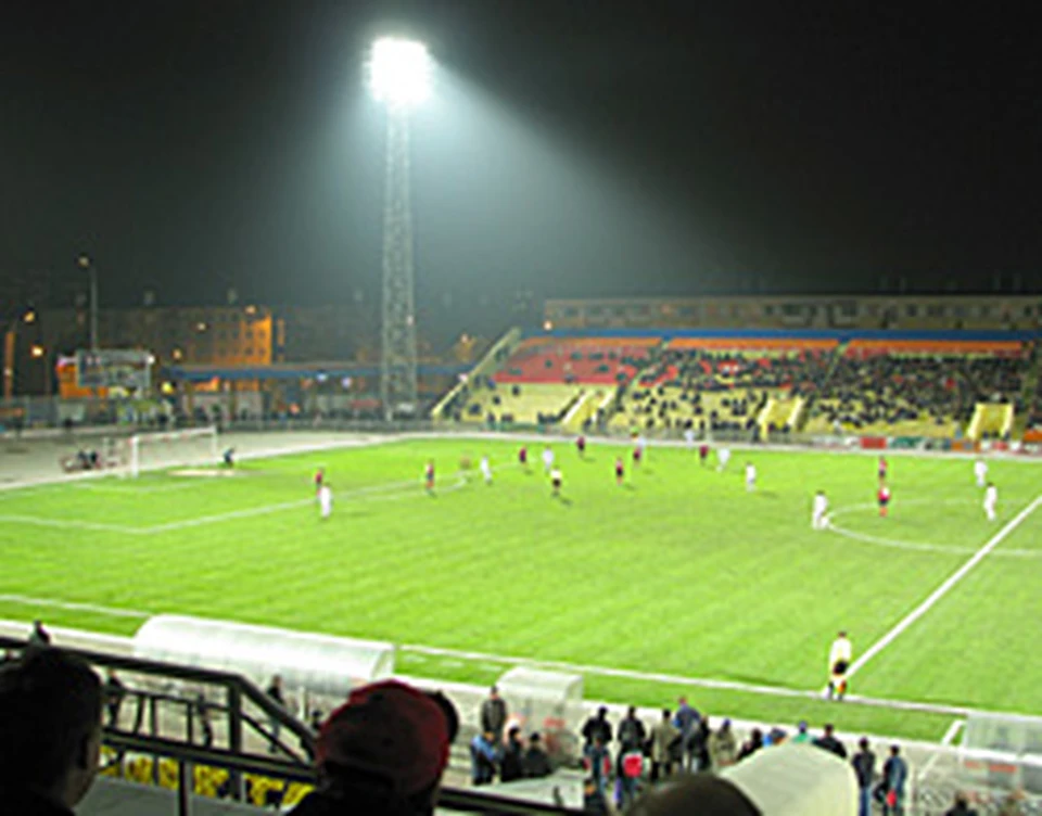 Новое мощное освещение, установленное на белгородском стадионе в прошлом году, позволяет проводить матчи в любое время суток.