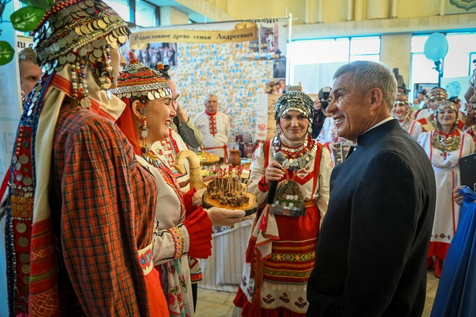 По словам Минниханова, команды покорили талантом. Фото: rais.tatarstan.ru