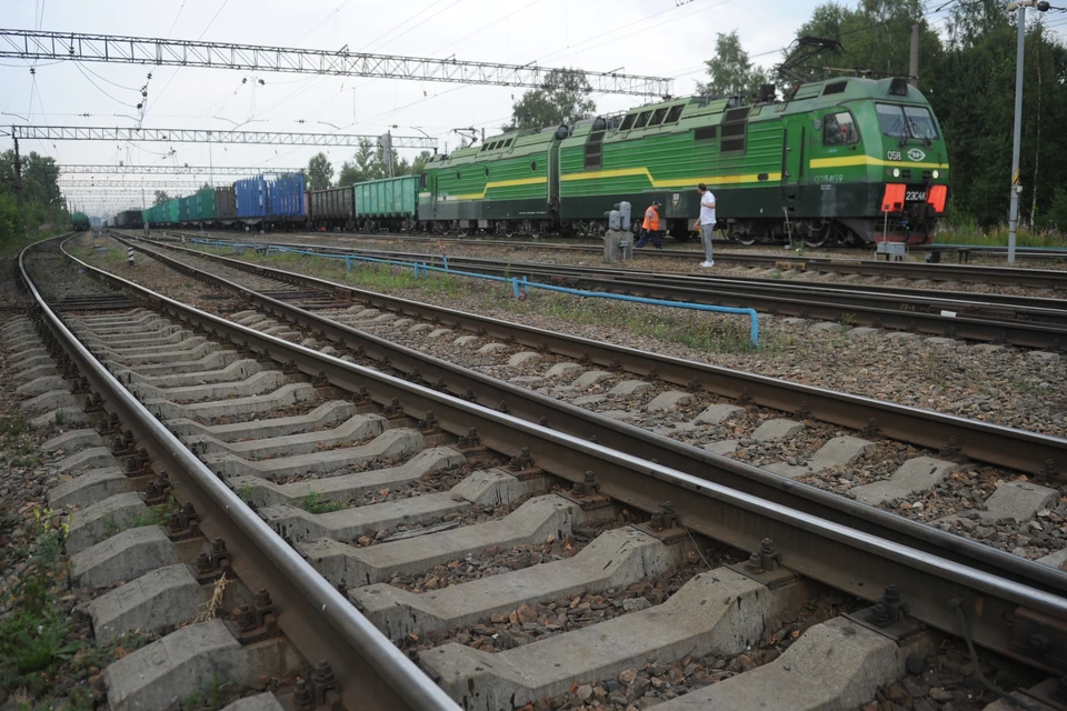 Поезд сбил насмерть мужчину в Петербурге