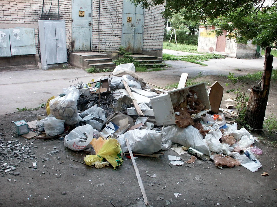 В Туле на улице Баженова образовалась несанкционированная свалка бытовых отходов и строительного мусора