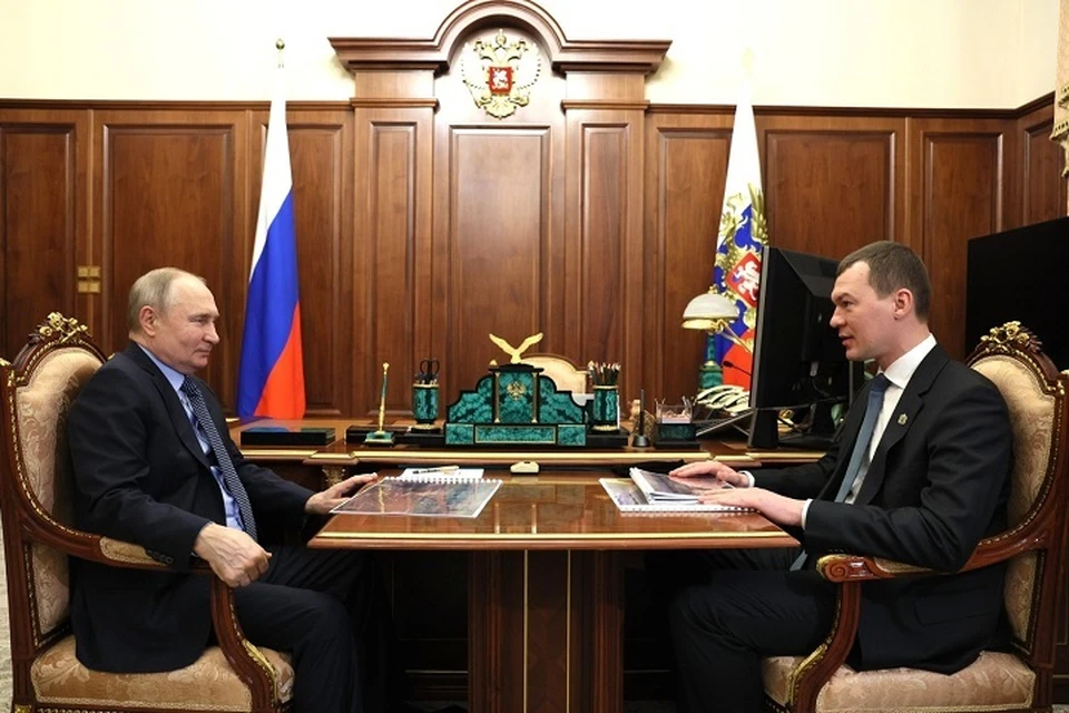 Президент России Владимир Путин провел встречу с губернатором Хабаровского края Михаилом Дегтяревым