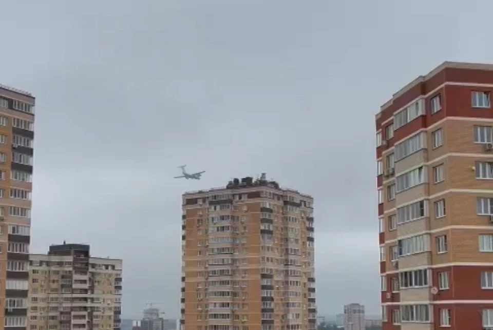 Появилось видео низко пролетающих самолетов над крышами домов Тулы