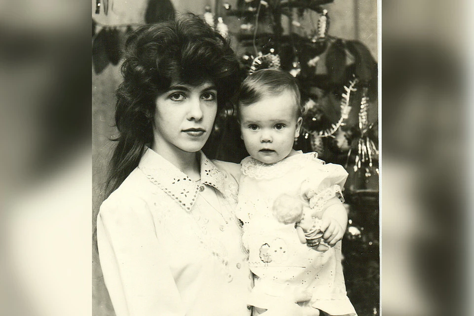 Эльвира Гуляева с дочерью Анастасией (1995 год)
