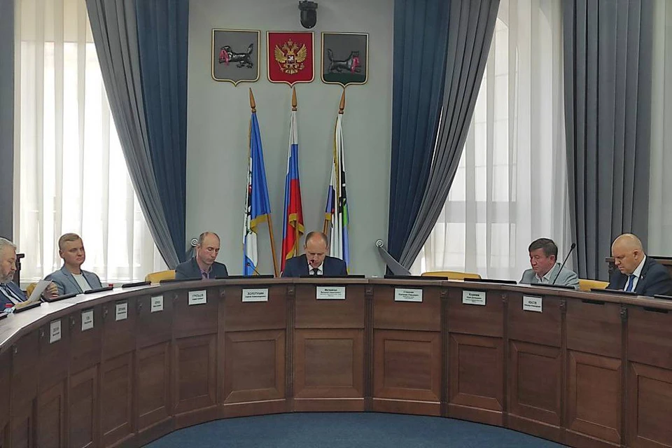 На заседании профильной комиссии Думы Иркутска обсуждались меры социальной поддержки учителей.