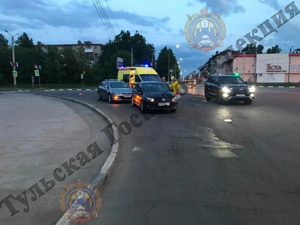 В столкновении двух иномарок в Новомосковске Тульской области пострадала 8-летняя девочка