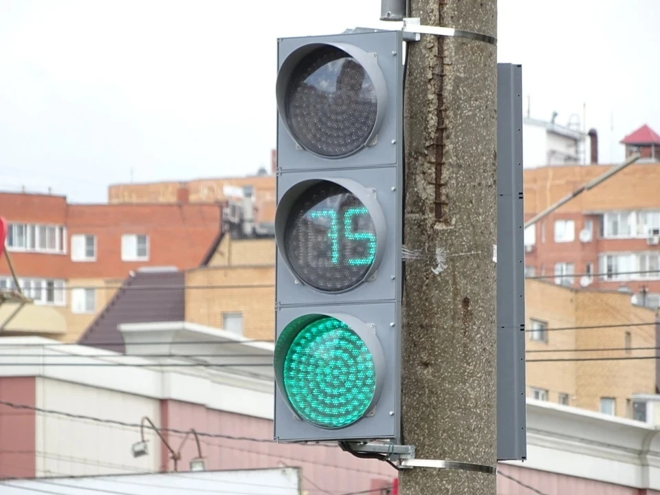 Светофор на перекрестке отключен до 17:00