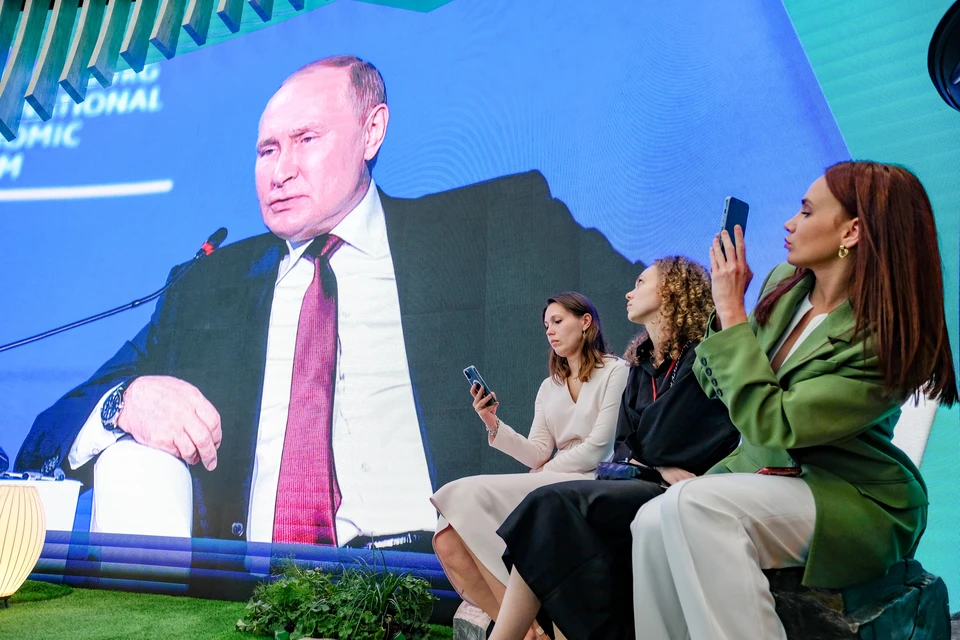 Песков сообщил об очном выступлении Путина на пленарной сессии ПМЭФ