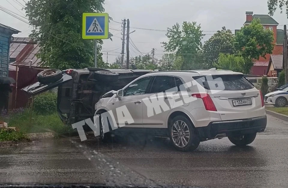 В ДТП на пересечении улиц Буденного и Льва Толстого в Туле пострадал водитель автомобиля «УАЗ»