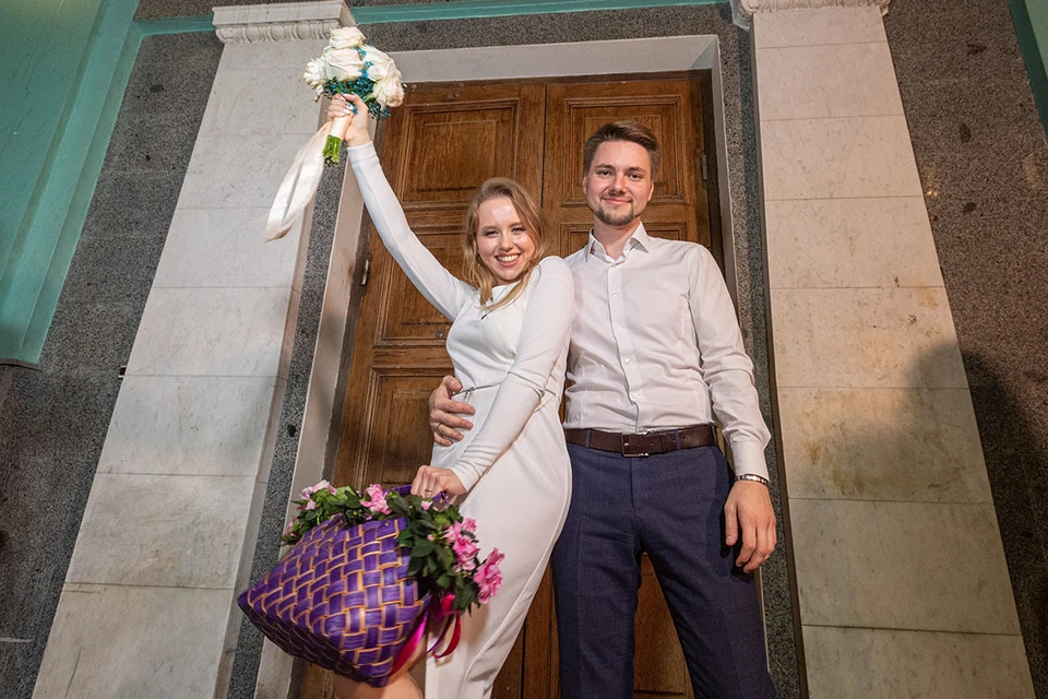 Для свадьбы в России жениху и невесте придется потратить минимум 63 тысячи рублей